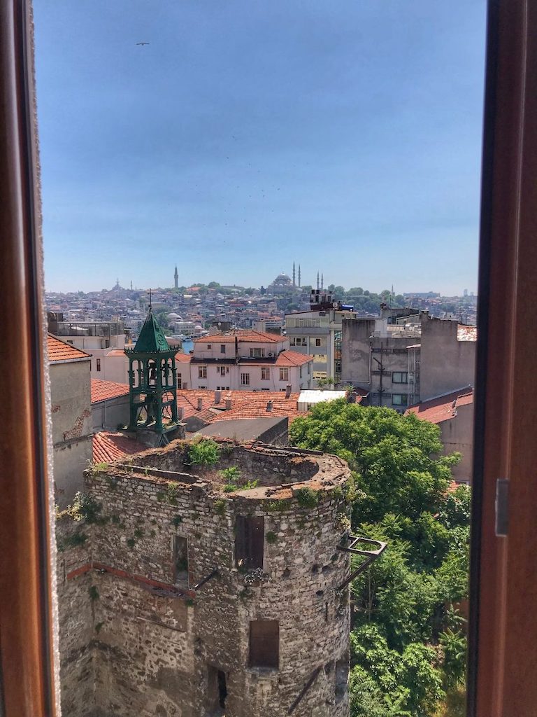 Истанбул гледка от хотел galataport